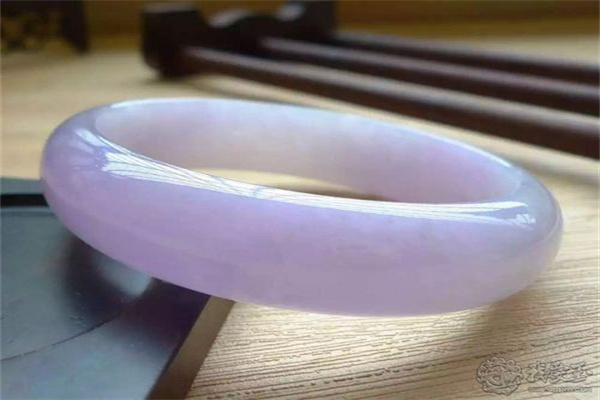 1681789036320442.jpg 回收翡翠手鐲