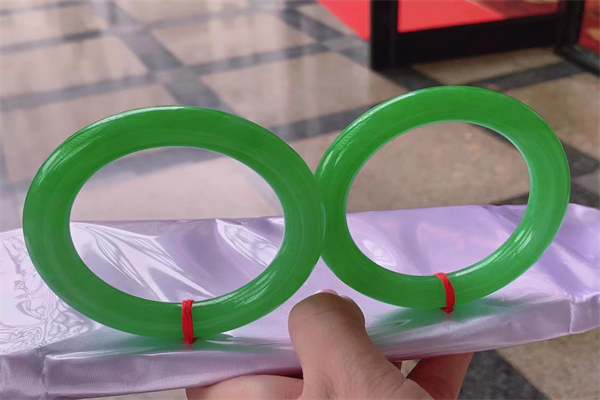 1681789046148062.jpg 翡翠手鐲回收